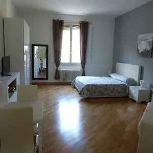 Residenza Piazza Santo Stefano , Bolonia Italia